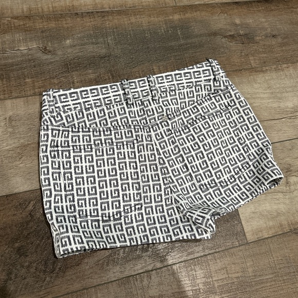 Givenchy 4G motif embroidered mini shorts - Picture 7 of 9